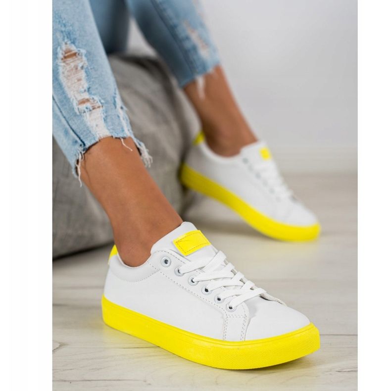 SHELOVET Calzature Con Suola Gialla bianco 1