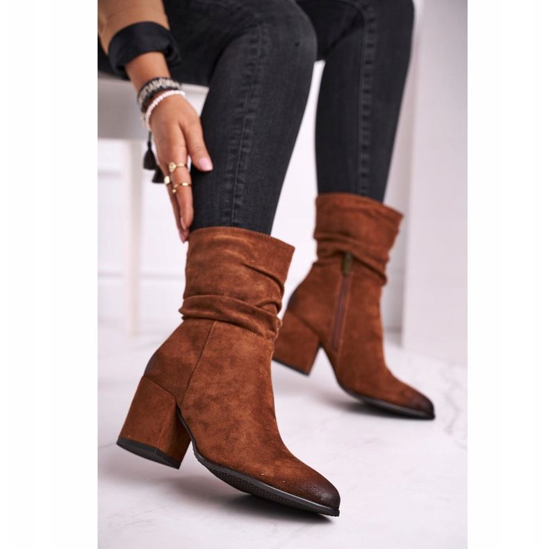 Vinceza Stivali da donna con tacco in pelle scamosciata color cammello marrone 1