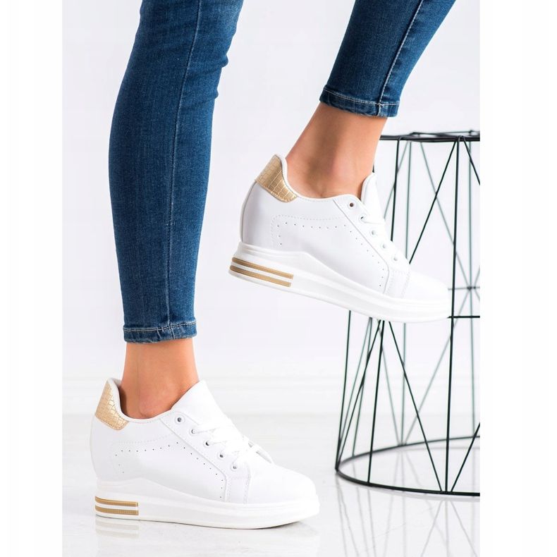 SHELOVET Scarpe sportive su una zeppa bianco d'oro 1
