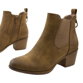 Stivaletti in suede kaki sul post di Tarrenscribe cachi verde 1