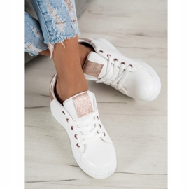 SHELOVET Scarpe sportive su una zeppa bianco 2
