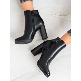 Ideal Shoes Stivali classici con tacco alto nero 2