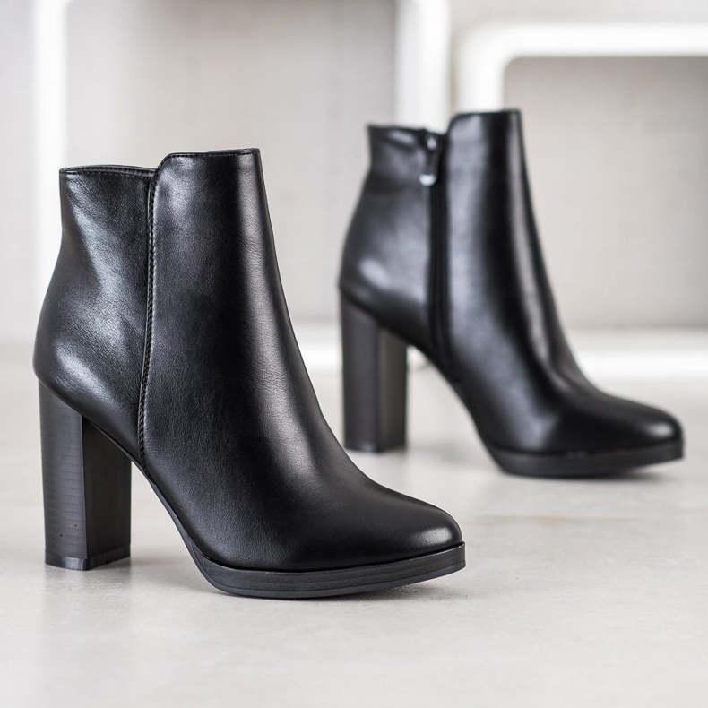Ideal Shoes Stivali classici con tacco alto nero 1