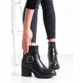 SDS Lavoratori alla moda in un bar nero 2