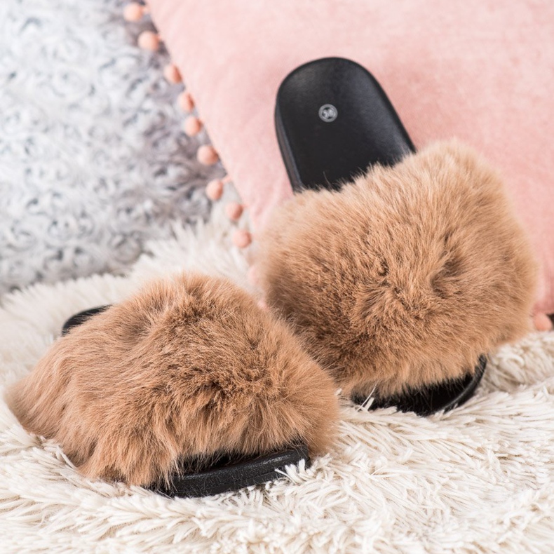 SHELOVET Comode pantofole in pelliccia beige 1