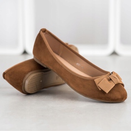 Clowse Ballerine alla moda con un fiocco marrone 1