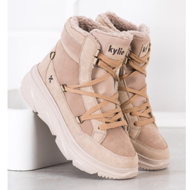 Kylie Trapper beige alla moda 1