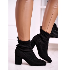 Stivali classici da donna con tacco in pelle scamosciata con anello nero 2