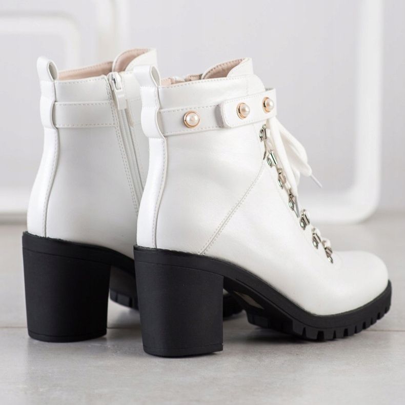 Ideal Shoes Stivali rock sul post bianca 1