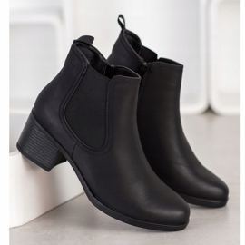 J. Star Stivali su un post basso nero 2