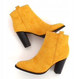 Tacchi alti classici UK09P Giallo miele 1