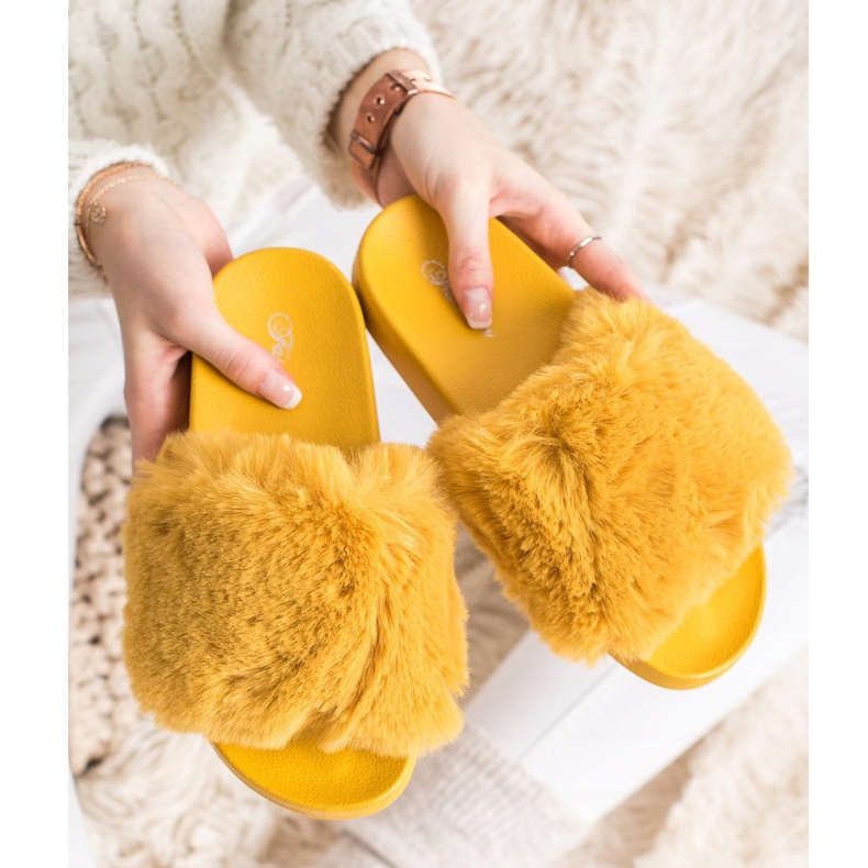Bona Infradito alla moda con pelliccia giallo 2