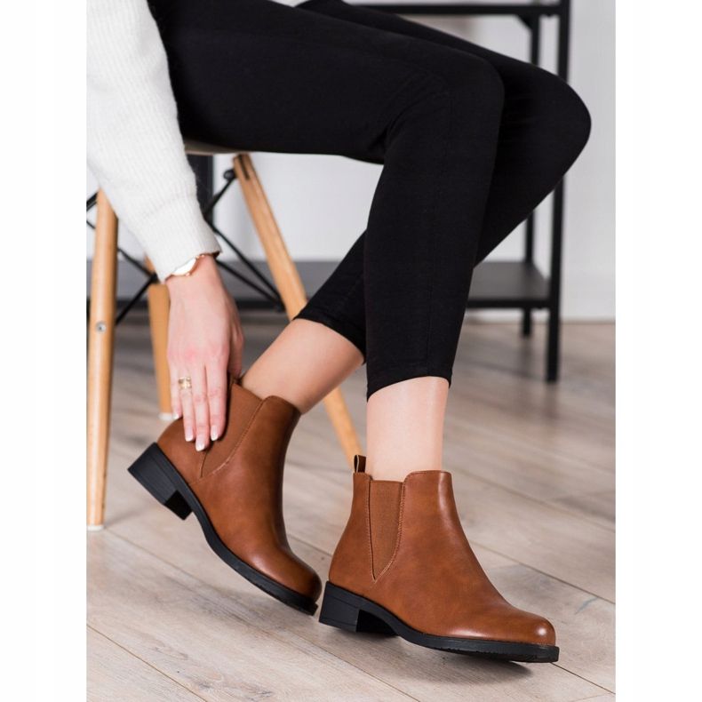 Ideal Shoes Stivaletti Chelsea in ecopelle marrone 1