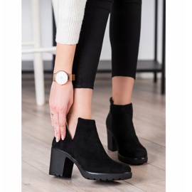 Bella Paris Stivaletti neri con un taglio nero 2