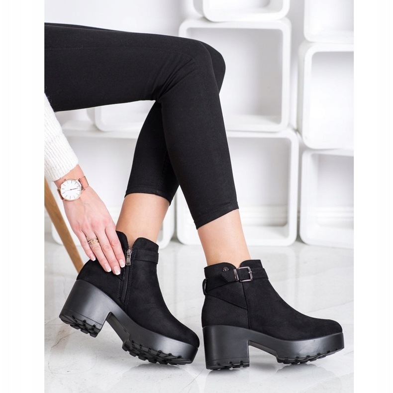 Best Shoes Stivali leggeri su piattaforma nero 1