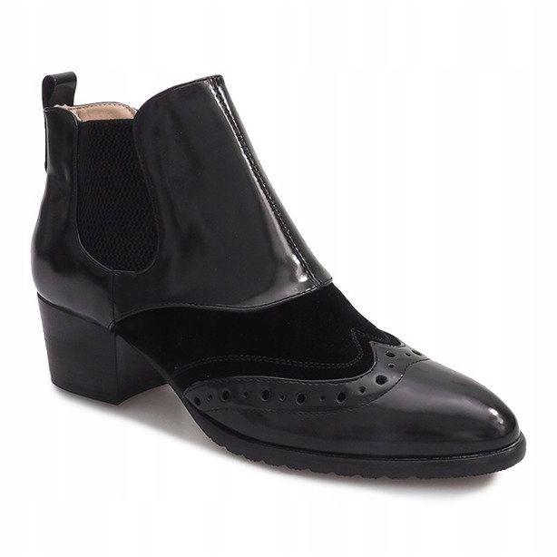 Scarpe laccate su un pilastro 8582-1 Nero 1