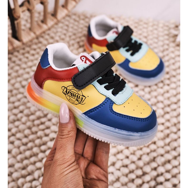 Apawwa Scarpe sportive per bambini con scooter multicolore con suola leggera a LED blu giallo 2