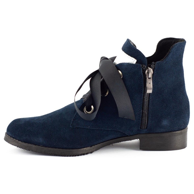 Olivier Stivali con un nastro, Flora blu navy isolata 2