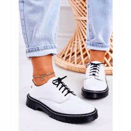Scarpe Oxford da donna Maciejka in pelle laccate bianche 04087-11 bianco 2