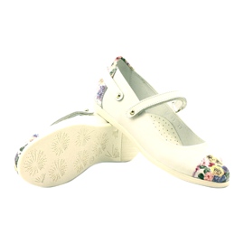 Ballerina in pelle femminile con fiori bianchi bartek bianco 3