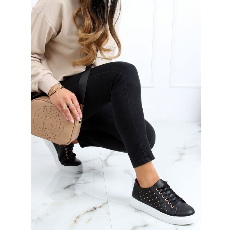 Sneakers nere da donna con borchie LA124P Black nero 2