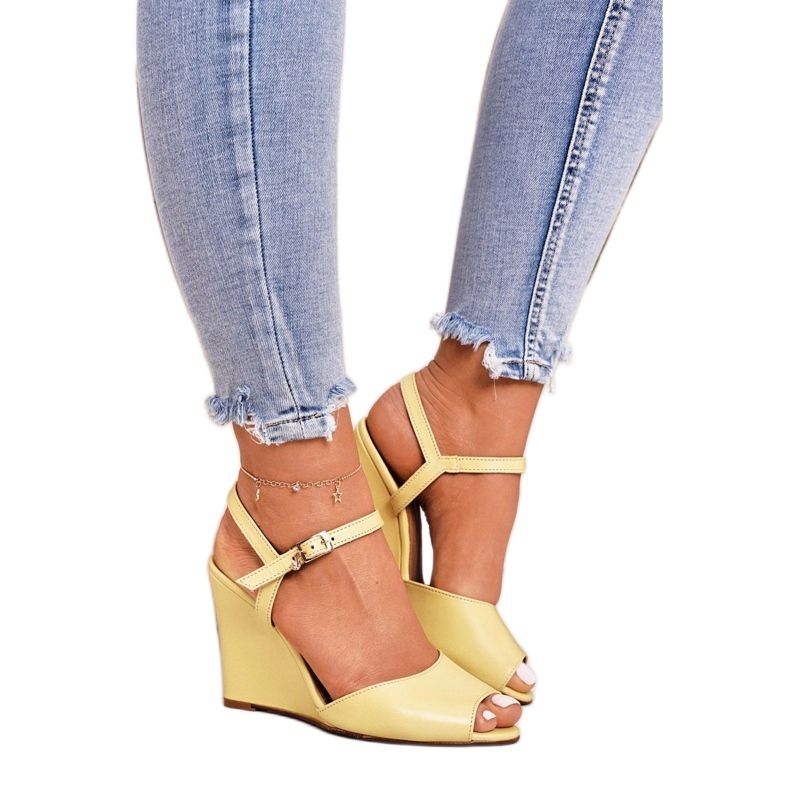 Sandali con zeppa in pelle scamosciata Laura Messi 2253 Giallo 2