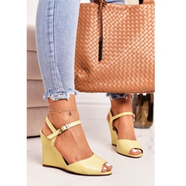 Sandali con zeppa in pelle scamosciata Laura Messi 2253 Giallo 1