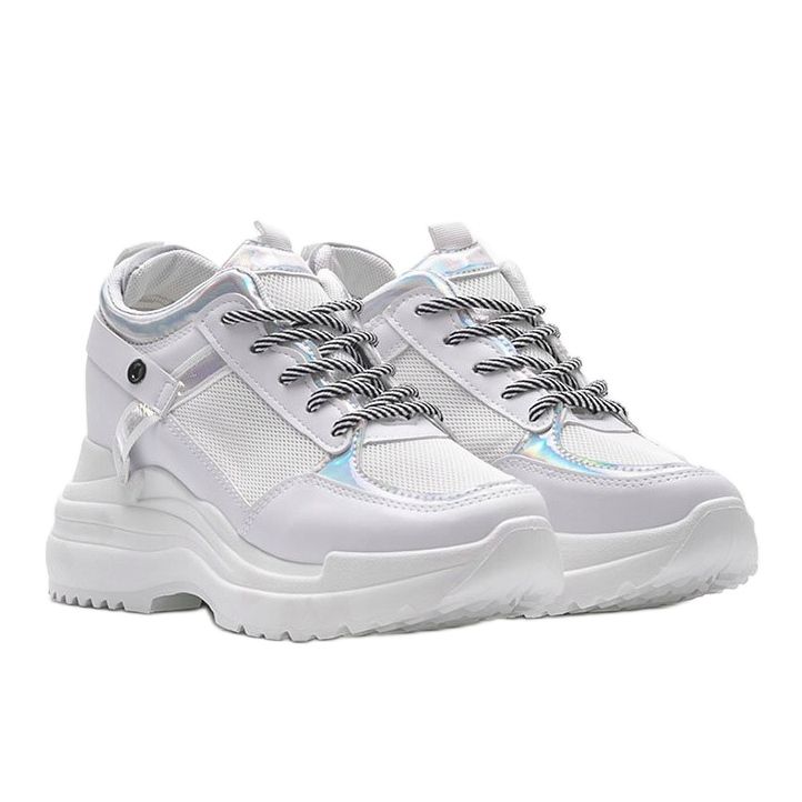 Sneakers bianche su una spessa suola di Johan bianca 1