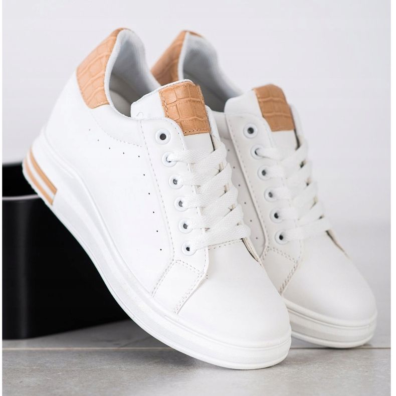 Ideal Shoes Sneakers con zeppa primaverile bianco 1