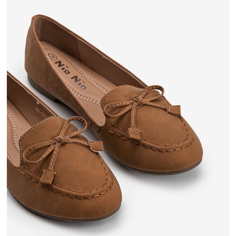 Ballerine in camoscio marrone di Amara 2
