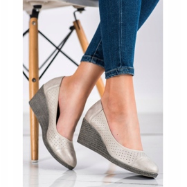 Goodin Décolleté con zeppa dorata beige 1
