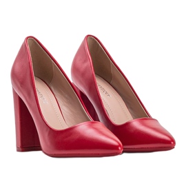 Pumps rosse sul post di Ivy rosso 1