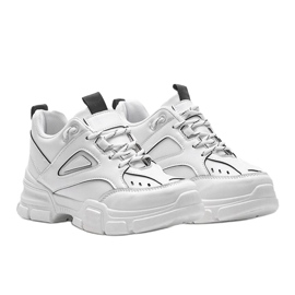Le sneakers bianche di Christy bianco 1