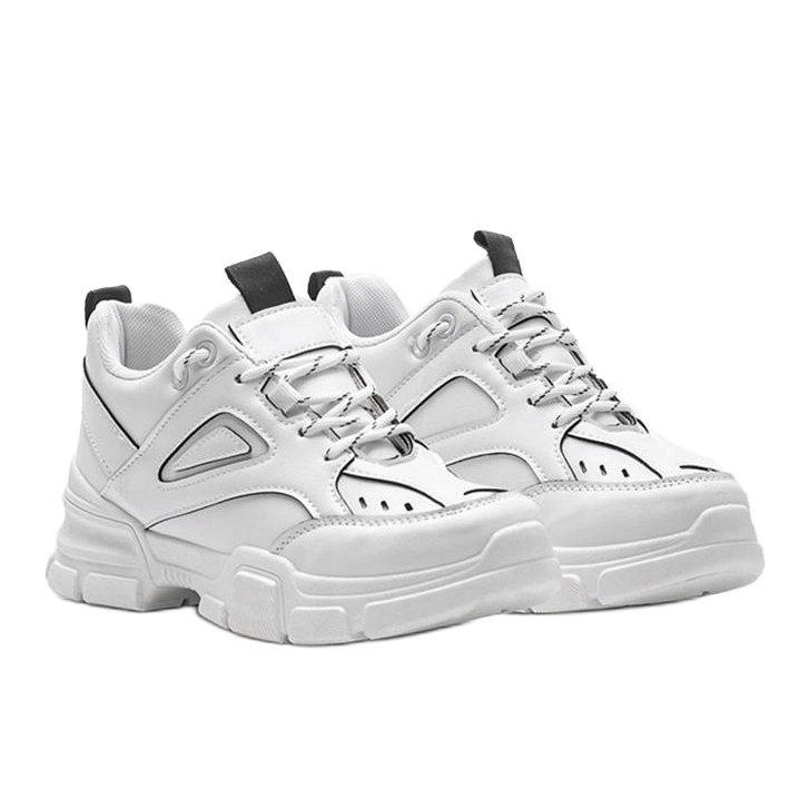 Le sneakers bianche di Christy bianco 1