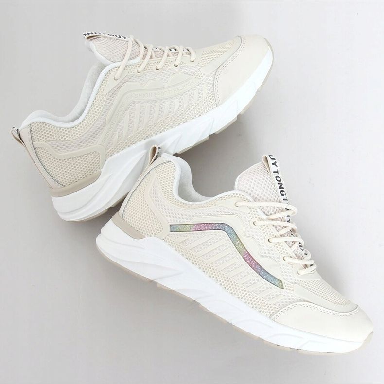 Scarpe sportive beige da donna J143 Beige 1