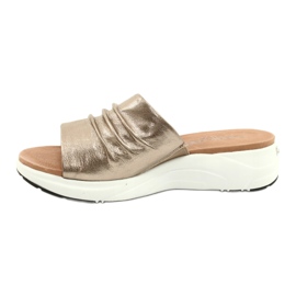 Caprice Pantofole comode da donna Taupe Metallic 9-27203-26 341 marrone d'oro 1