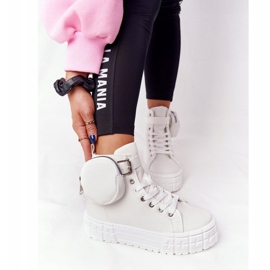 Sneakers da donna su una piattaforma con un popcorn bianco rene 2