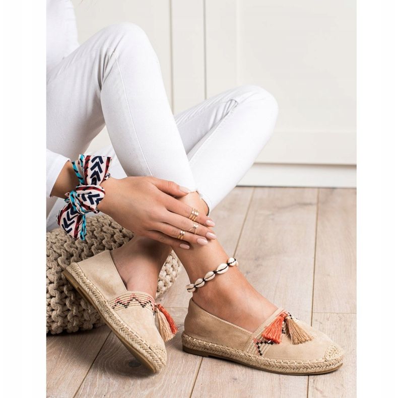 Best Shoes Espadrillas alla moda con ornamenti beige 1