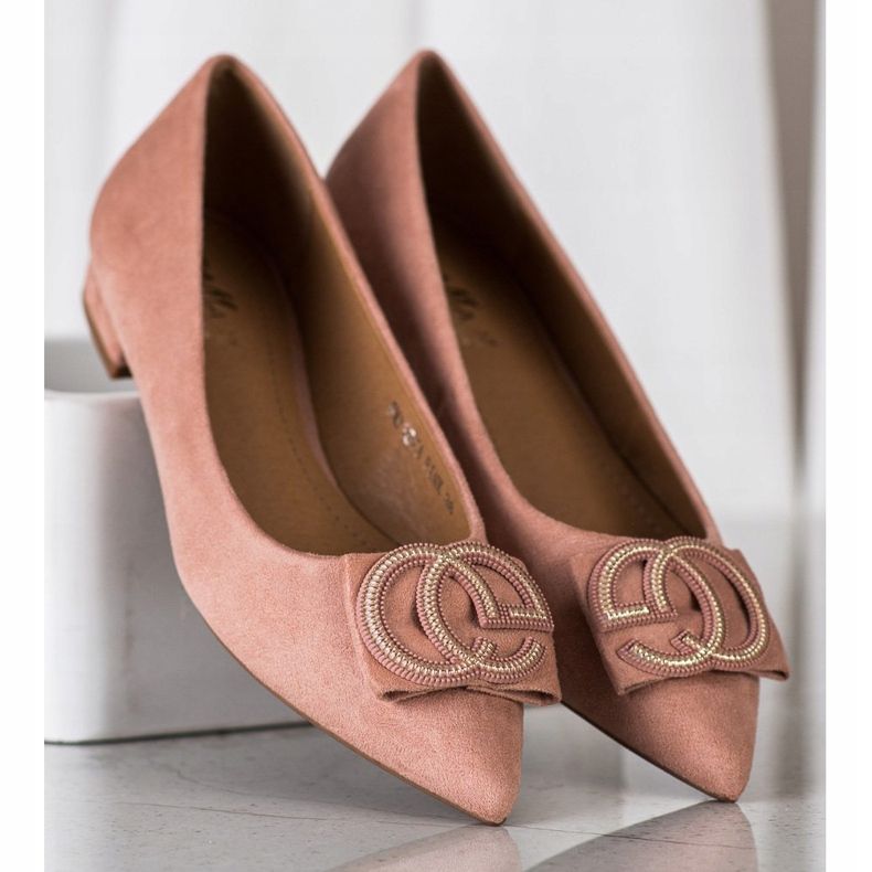 Fama Ballerina elegante con ornamento rosa 1