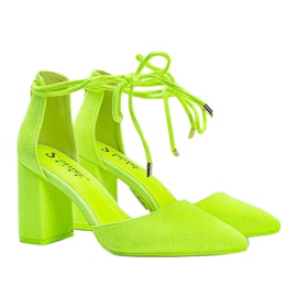 Décolleté stringate gialle sul post di Macey giallo 1