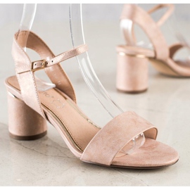 Evento Sandali alla moda su un bar rosa 1