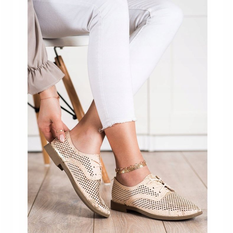 SHELOVET Scarpe traforate per la primavera beige 1