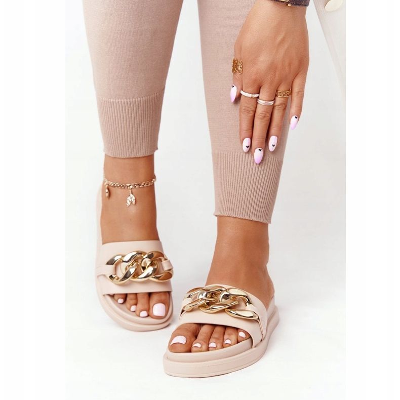 Pantofole con piattaforma per le vacanze nude con catena beige 1
