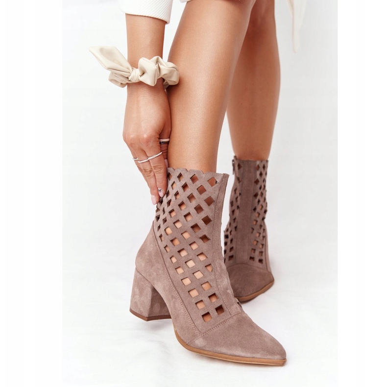 Stivali traforati in camoscio su tacchi alti Nicole 2638 Brown marrone 2