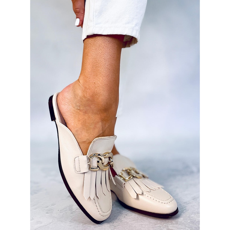 T501 Mocassino beige beige con catena 1