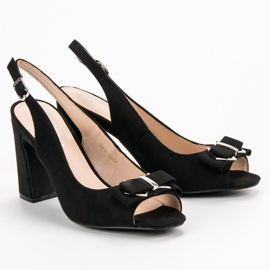 SHELOVET sandali su un bar nero 1