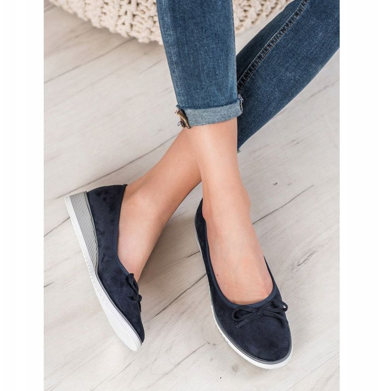 Goodin Ballerina Con Fiocco blu 1