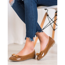 Fama Ballerine laccate con fiocco marrone 2