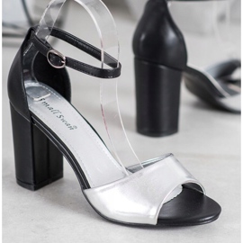 Small Swan Sandali classici su un bar nero grigio 2