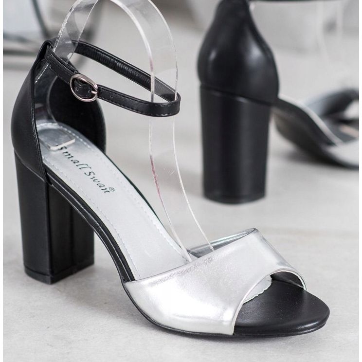 Small Swan Sandali classici su un bar nero grigio 2